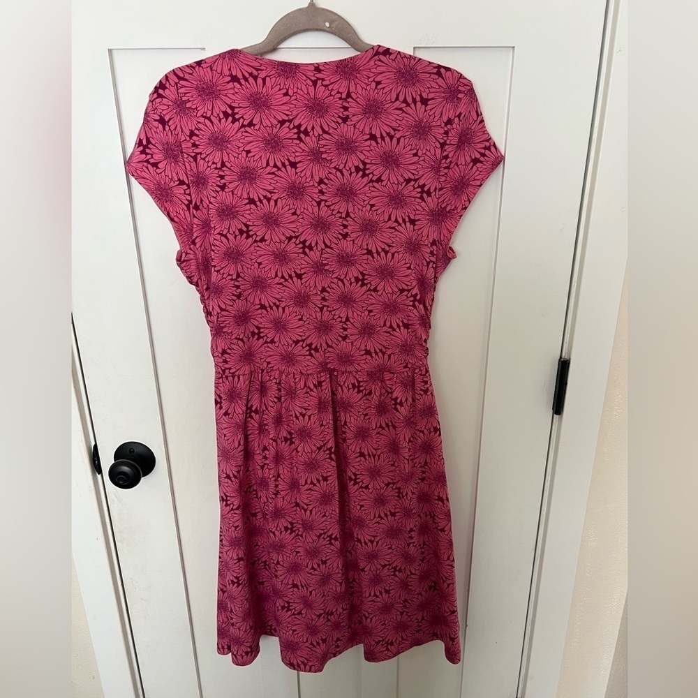 Garnet Hill Twist Front Jersey Dress PINK Floral Cap Sleeve V- Neck Size 10 - Picture 3 of 5